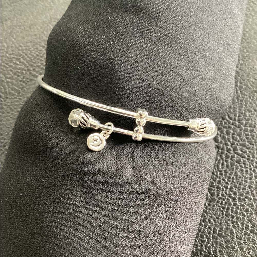 Silver bangle “mom” charm bracelet - Picture 5 of 5